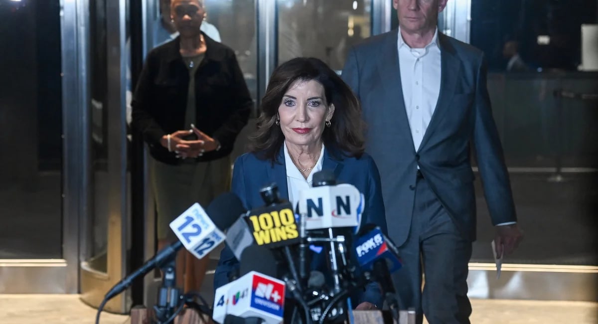 Image for article: NY Gov. Hochul avoids nightmare political scenario with LIRR <b>strike</b> deal - Gothamist