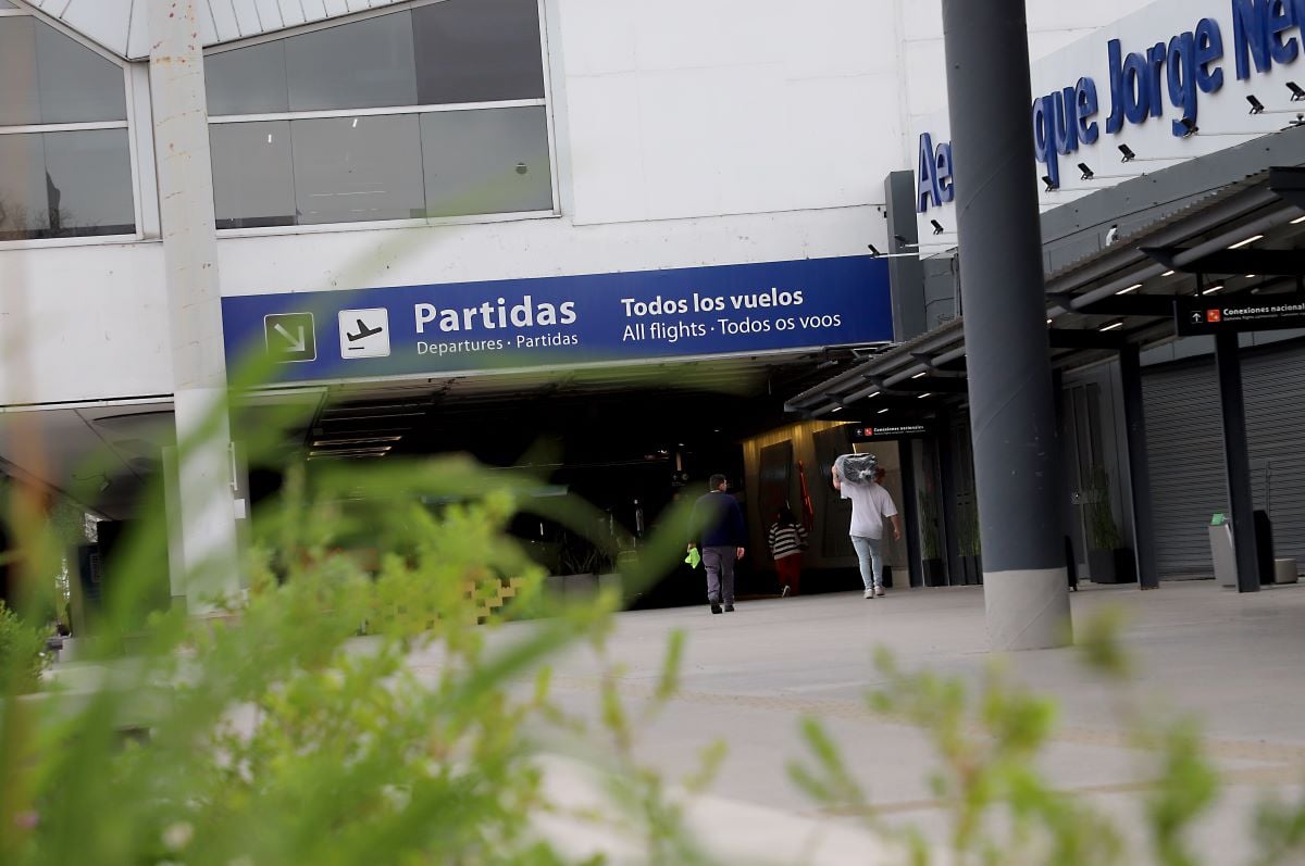 Image for article: Flight delays expected as state <b>workers</b>' union go on 24-hour <b>strike</b> - Buenos Aires Herald