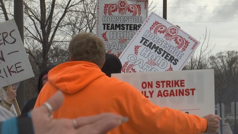 Image for article: Casino <b>workers</b> enter second month of recognition <b>strike</b> at Horseshoe Indianapolis