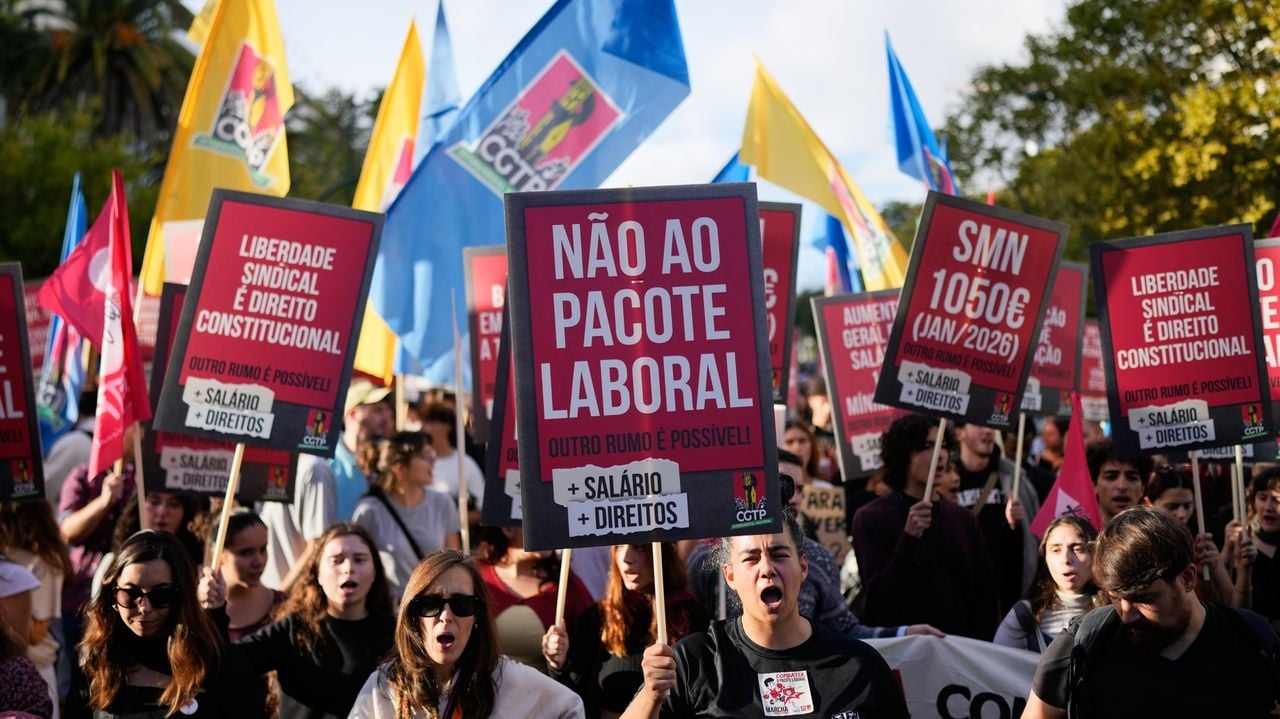 Image for article: Tens of thousands in Portugal protest proposed labor reforms