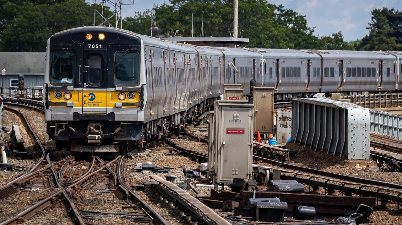 Image for article: LIRR strike: MTA ready to offer bigger raises to avoid potential work stoppage