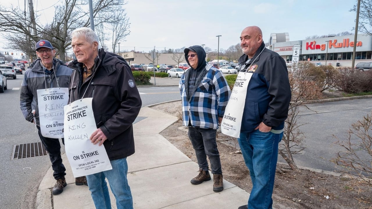 Image for article: King Kullen's meat and seafood workers strike, saying management engaged in unfair labor practices