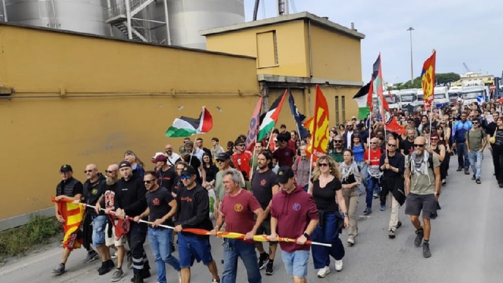 Image for article: European dock <b>workers strike</b> against arms flow to Israel - Press TV