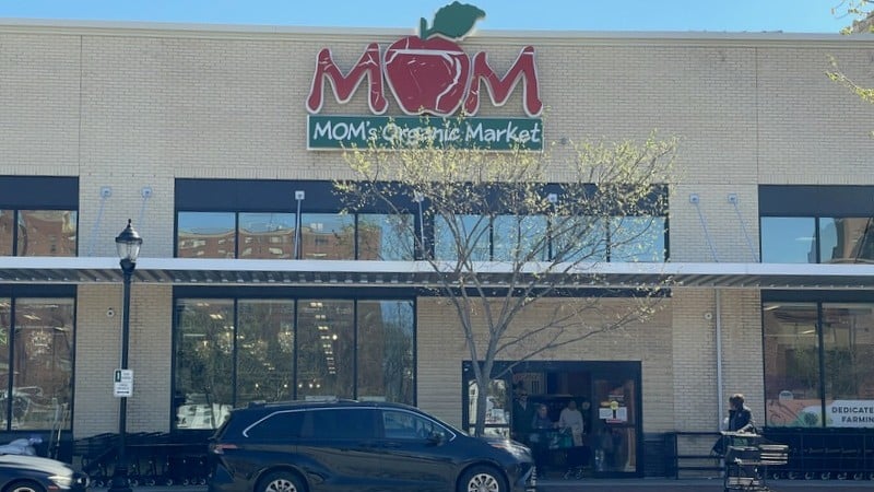 Image for article: <b>Workers</b> at the Hampden MOM's Organic Market decry pay discrimination | Baltimore Brew