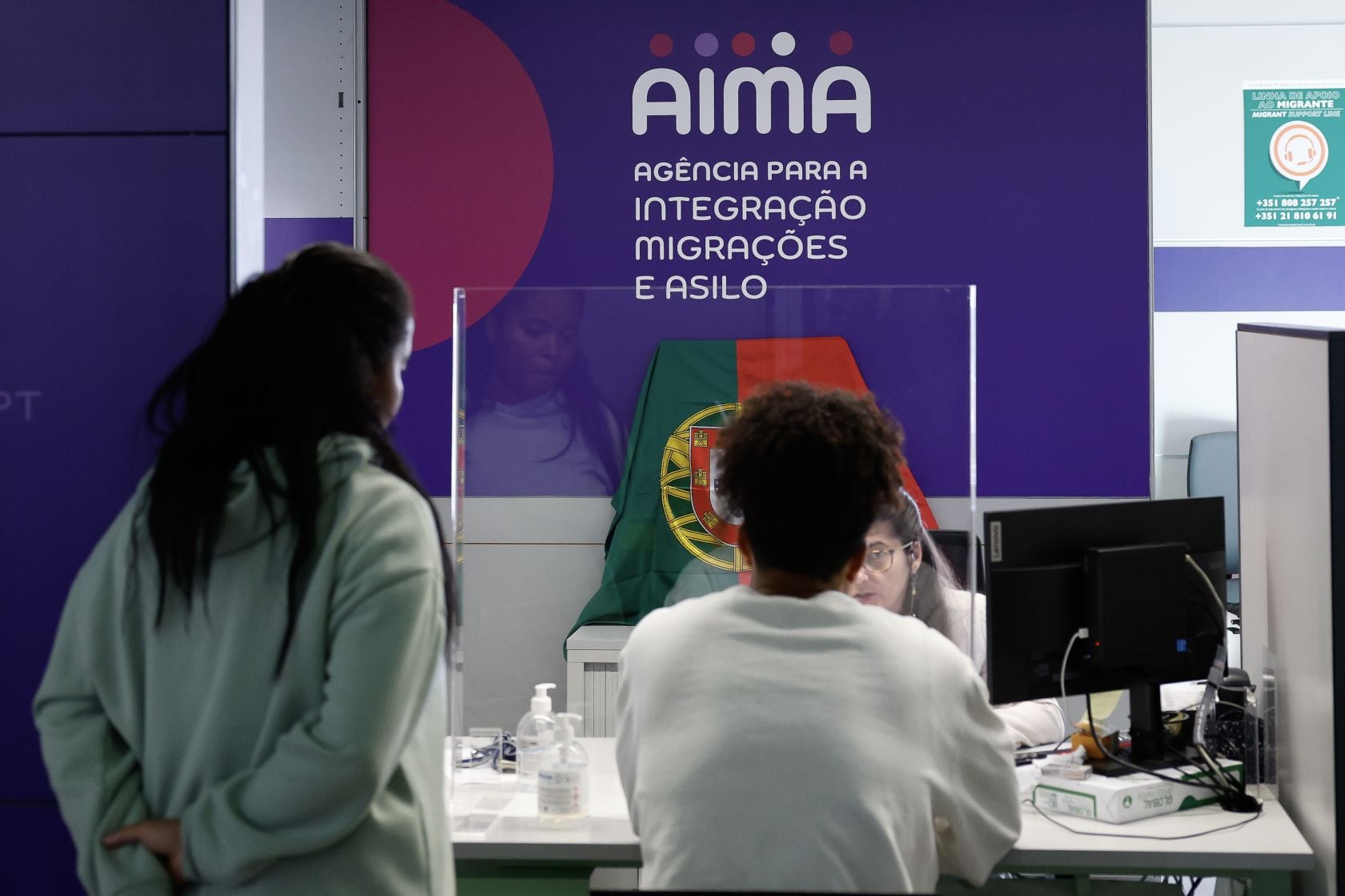Image for article: Government acknowledges reasons for AIMA <b>workers</b>' <b>strike</b> - The Portugal News