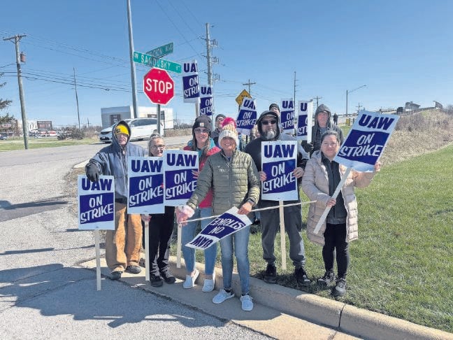 Image for article: Findlay Freudenberg union workers on strike