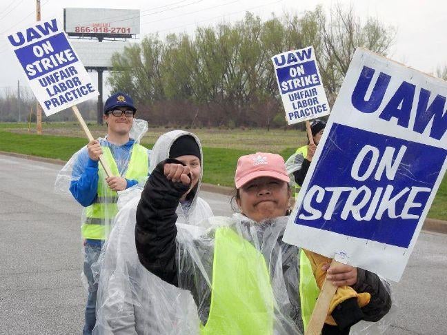 Image for article: Union returns 'no' vote on new contract