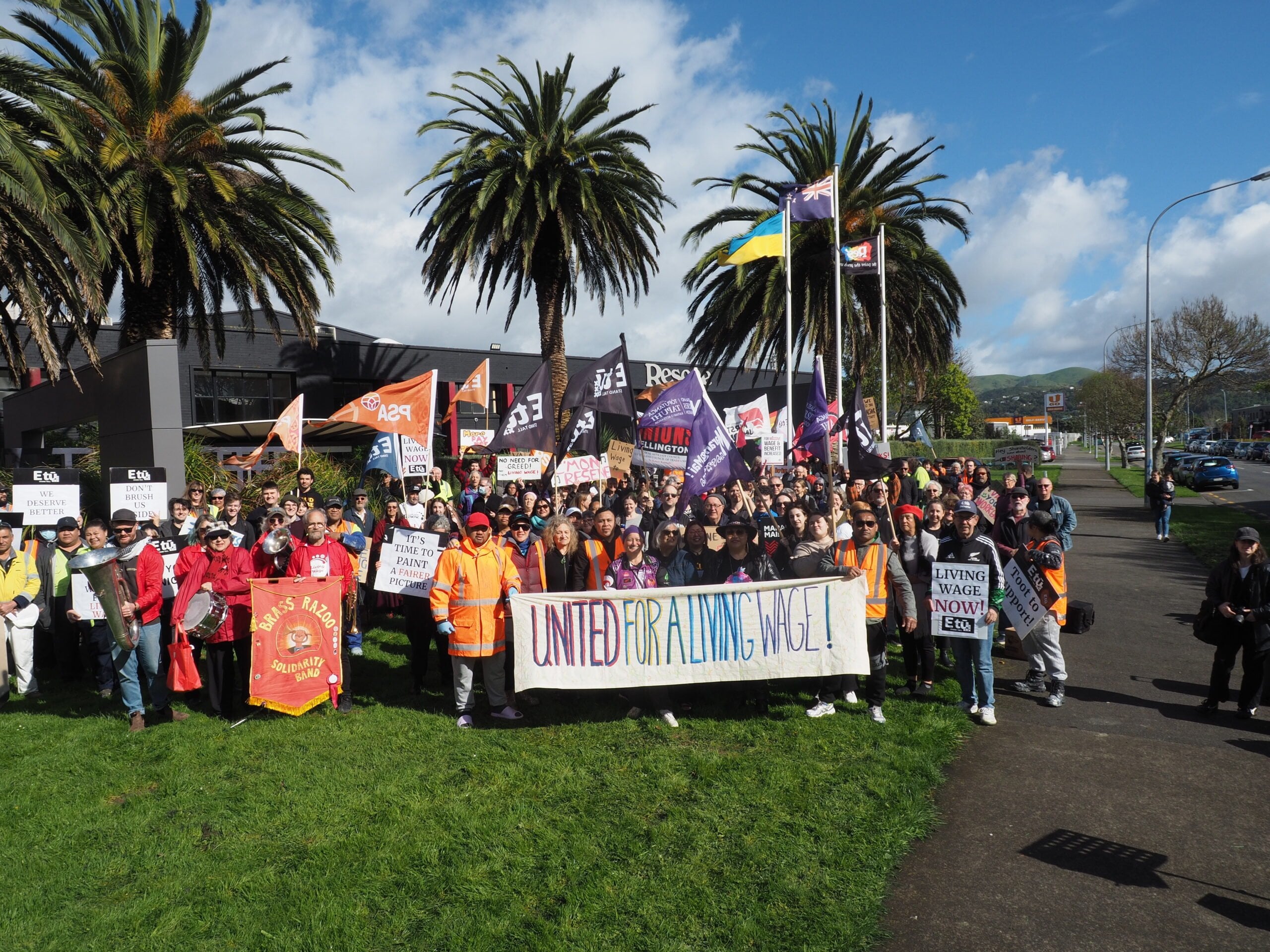 Image for article: Resene workers to strike again as company moves just 8 cents on pay - E tū