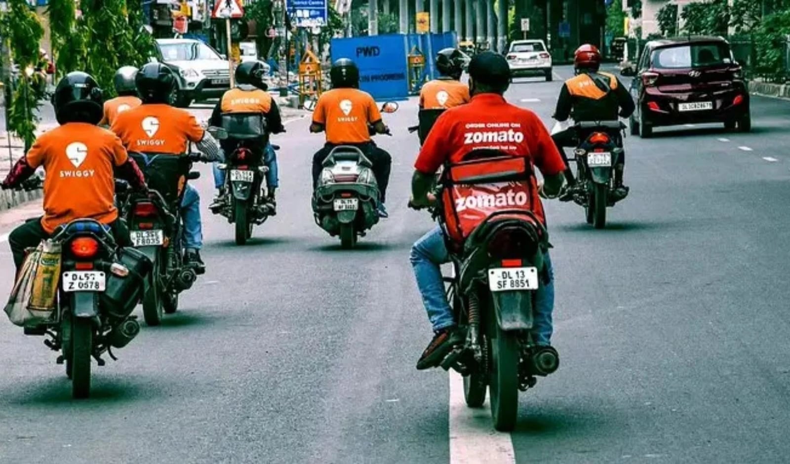 Image for article: 200,000 Gig Workers Strike Puts India’s 10-Minute Delivery Model Under Scrutiny - FranchiseIndia