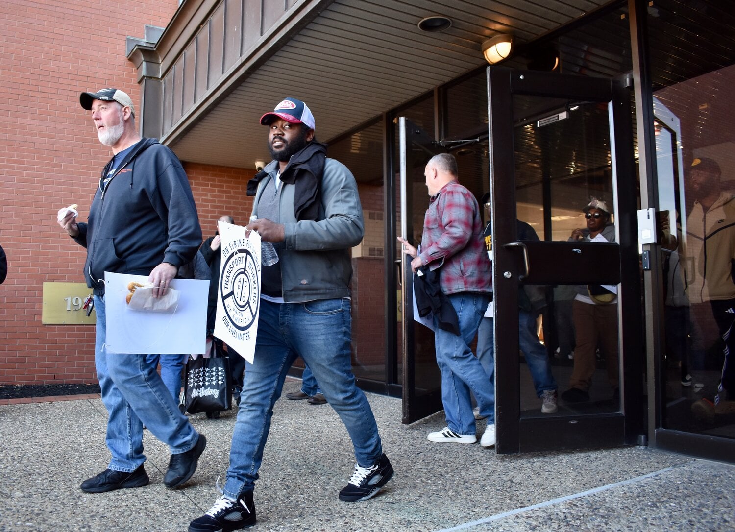 SEPTA&#39;s largest union, TWU Local 234, authorizes <b>strike</b> - Metro Philadelphia