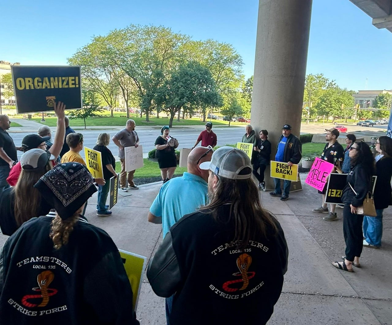 Image for article: Teamster casino dealers rally at NLRB, resist Caesars' attack on the right to strike