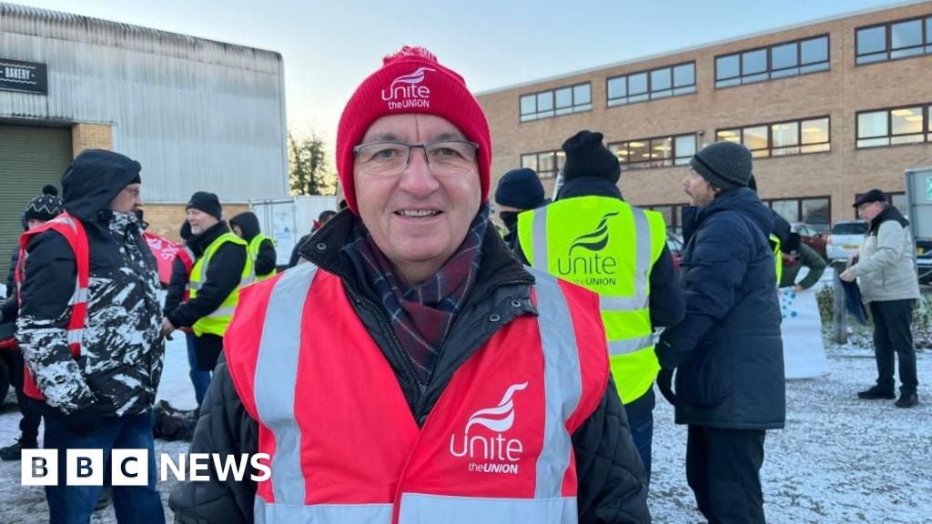 Image for article: Further Cambridge bus strikes 'a last resort' says union