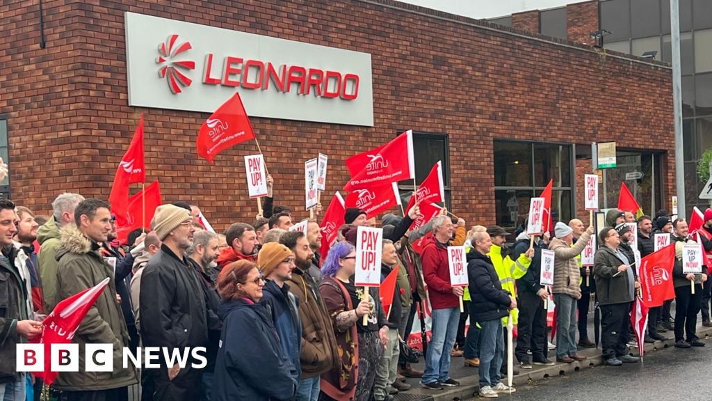 Image for article: Thousands of Leonardo workers begin strikes over pay offer