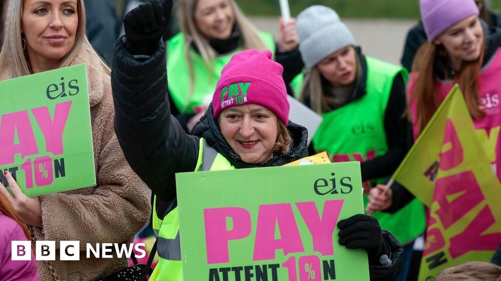 Image for article: Teachers' union calls off strikes after workload deal