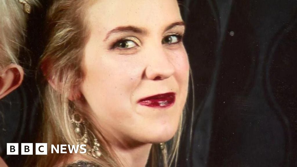 Image for article: Natalie McNally: Family say potential delay in trial is 'kick in the teeth'