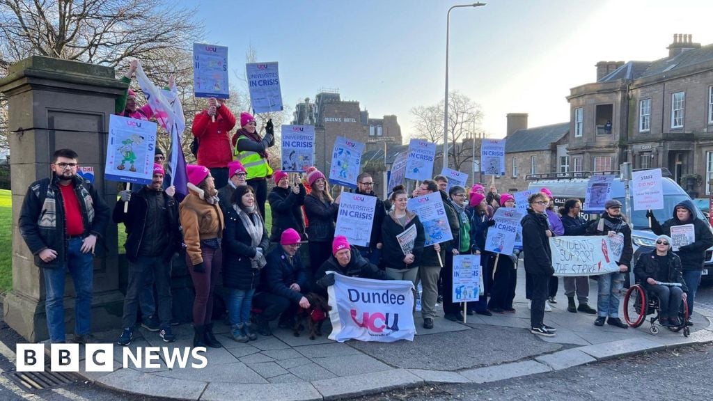Image for article: Dundee University staff balloted on new strike action