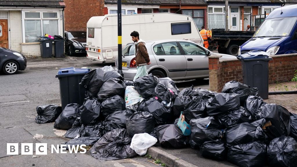 Birmingham agency bin <b>staff</b> to <b>strike</b> over bullying - BBC