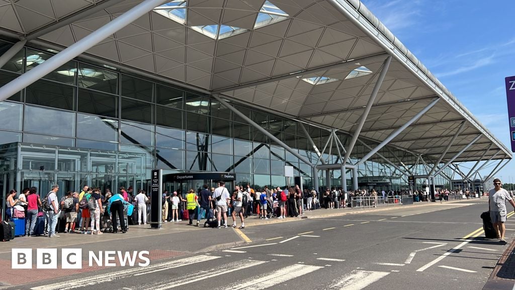 Image for article: London Stansted Airport strikes by ABM staff called off