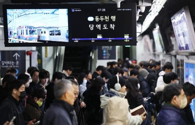 Image for article: Subway <b>workers</b> in Seoul go on partial <b>strike</b> | AJU PRESS