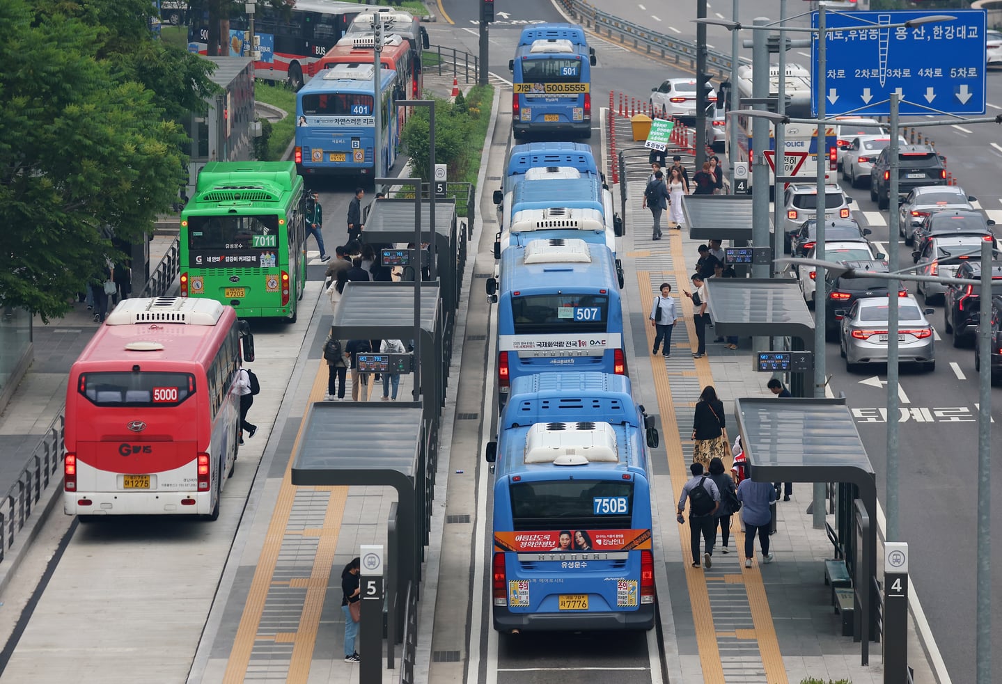 Image for article: Seoul bus union prepares for final negotiations ahead of possible strike