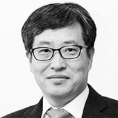 Image for article: Debate grows over semiconductor bonuses