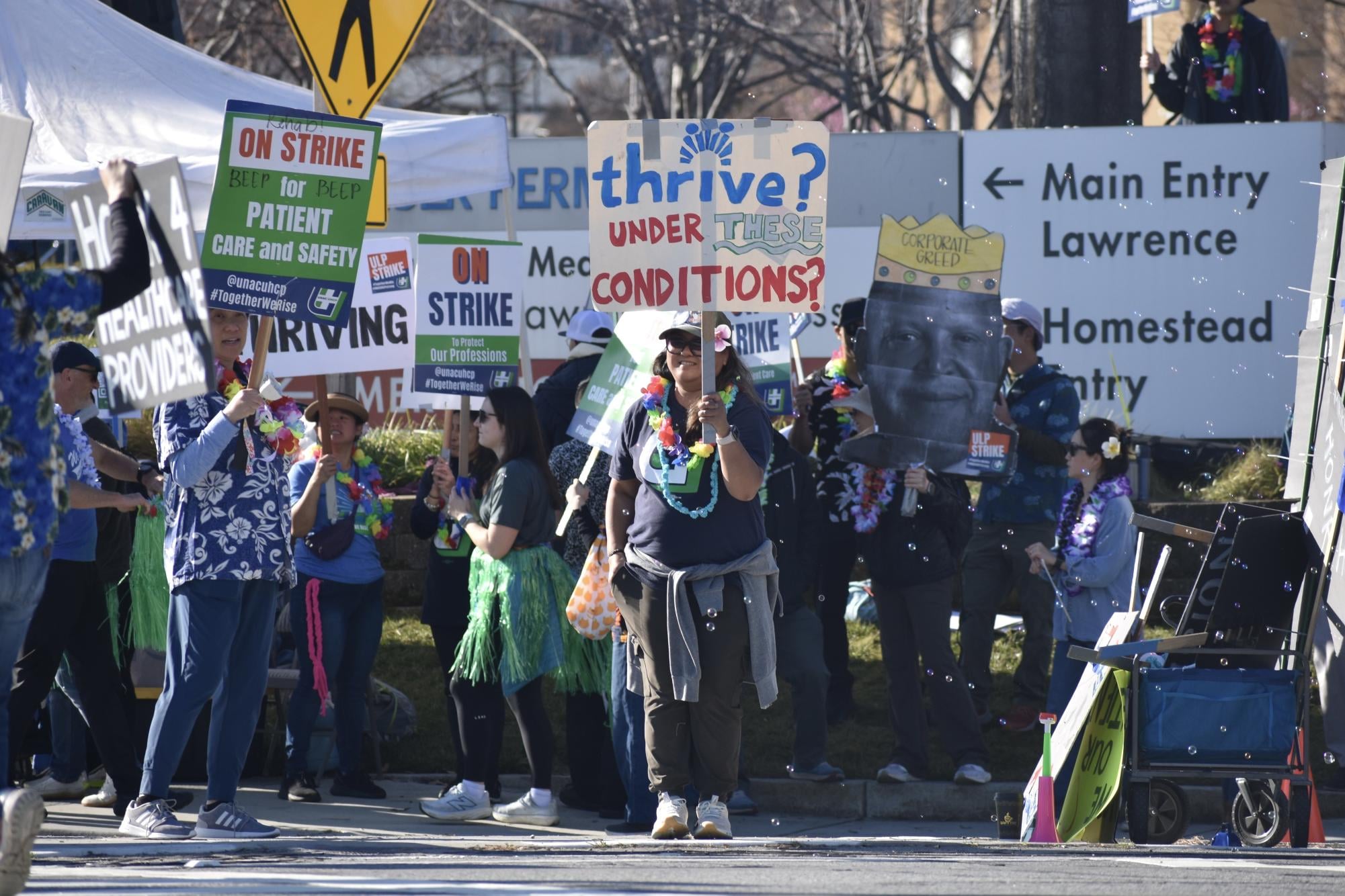Image for article: Kaiser Permanente <b>workers</b> in second week of <b>strike</b> - La Voz News