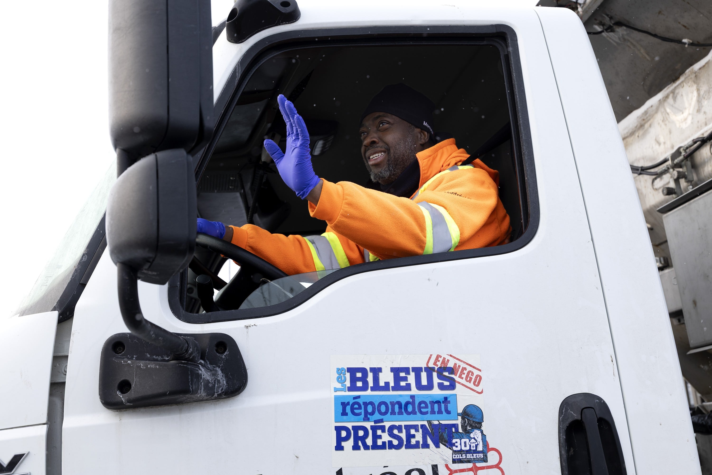 Image for article: Three-day strike by Montreal’s blue collars approved by labour tribunal