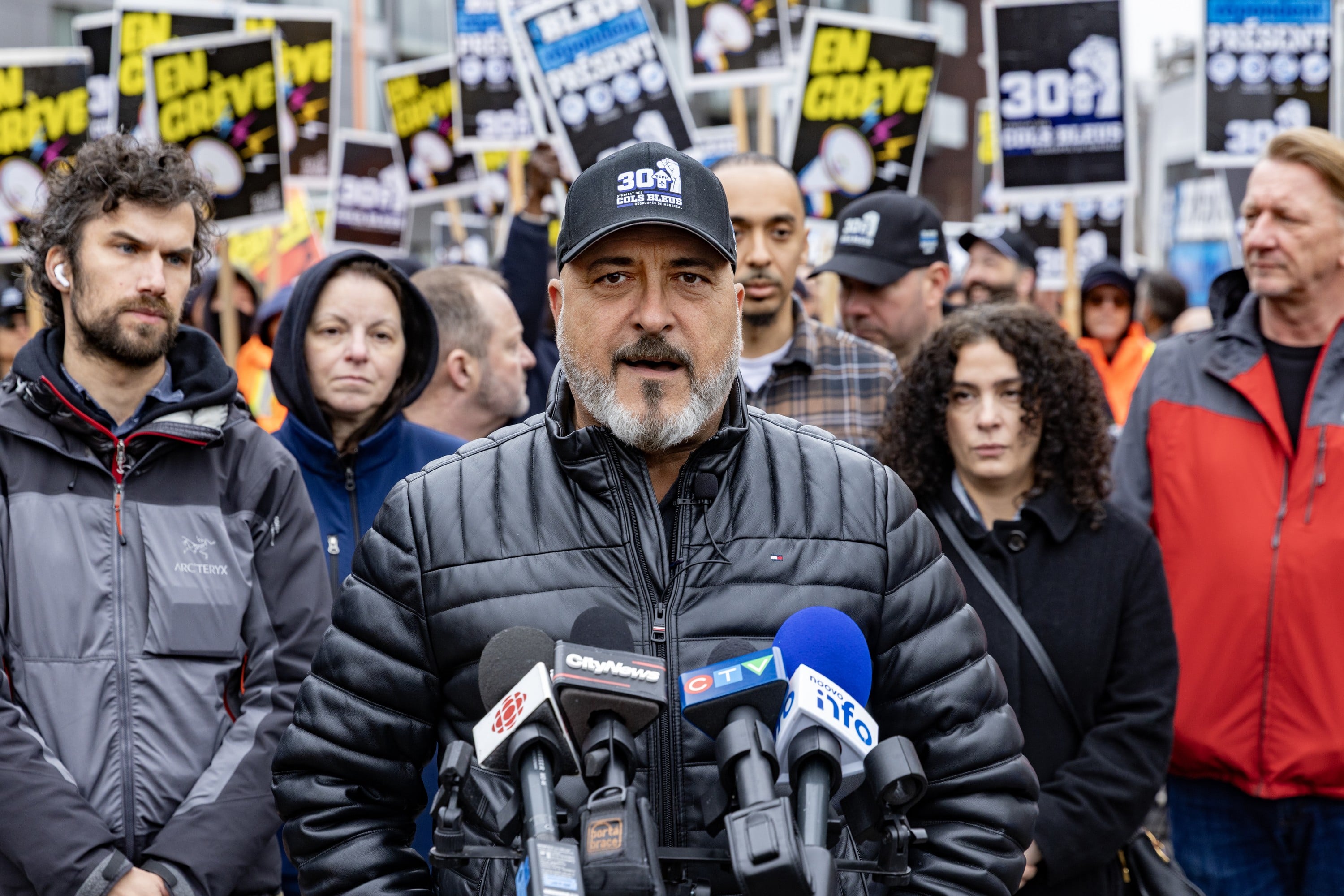 Image for article: Montreal blue-collar workers want city to double its ‘indecent’ salary offer