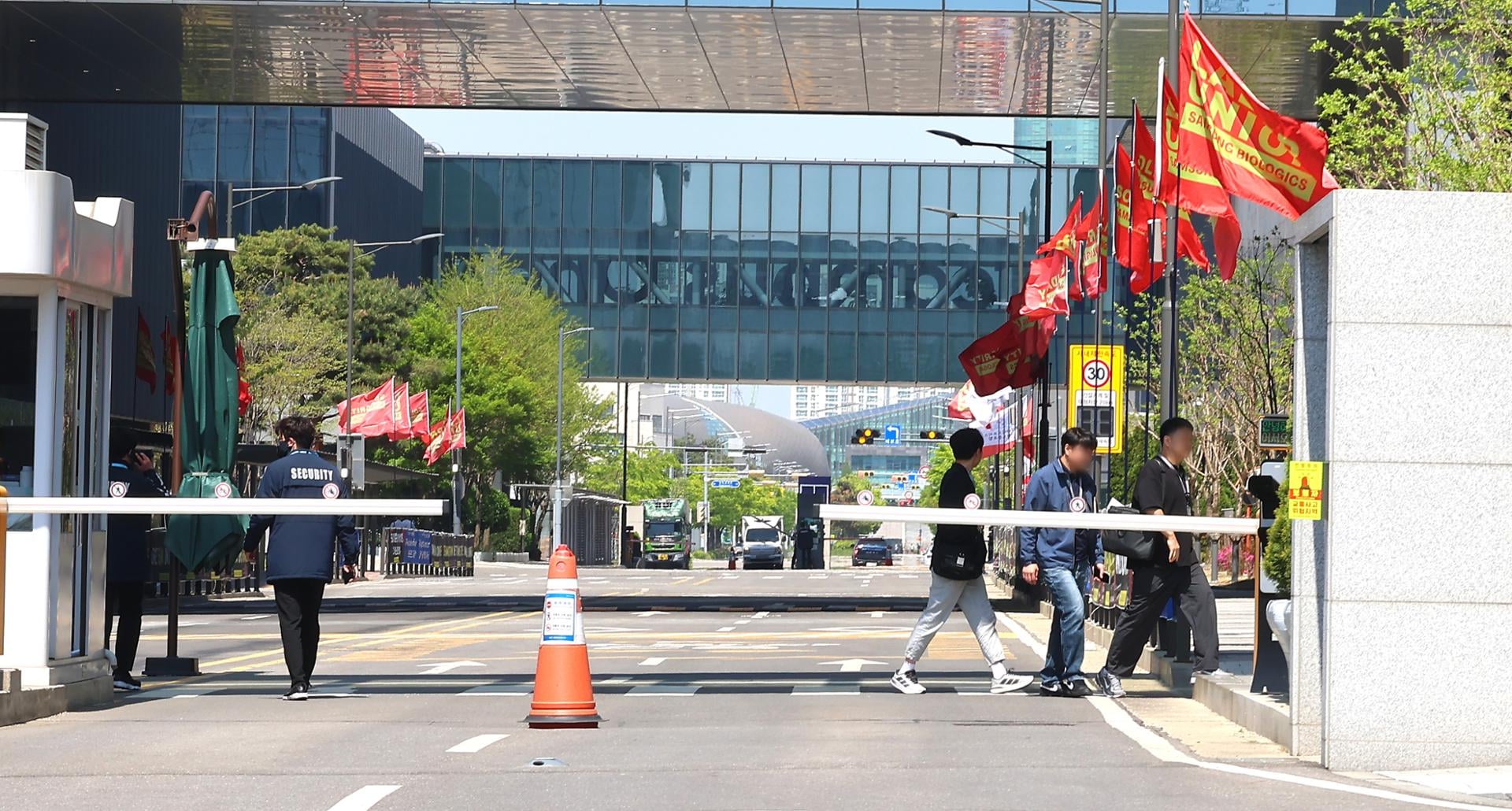 Image for article: Samsung Biologics union launches 1st strike over pay dispute