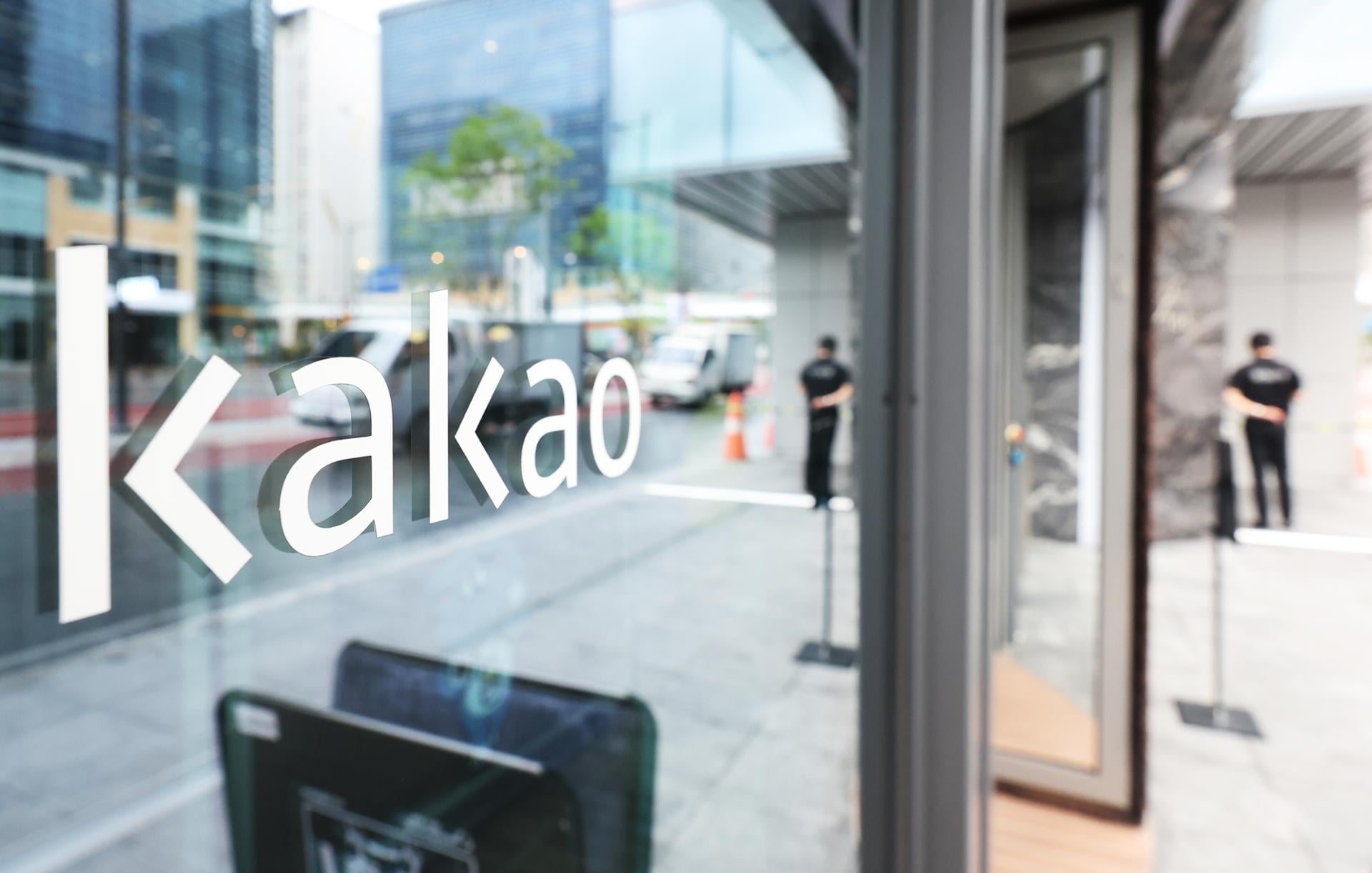 Image for article: 1st-ever <b>strike</b> looms at Kakao as final mediation talks set for Wed. - The Korea Times