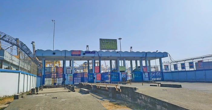 Image for article: Ctg Port <b>workers</b> resume <b>strike</b> - New Age