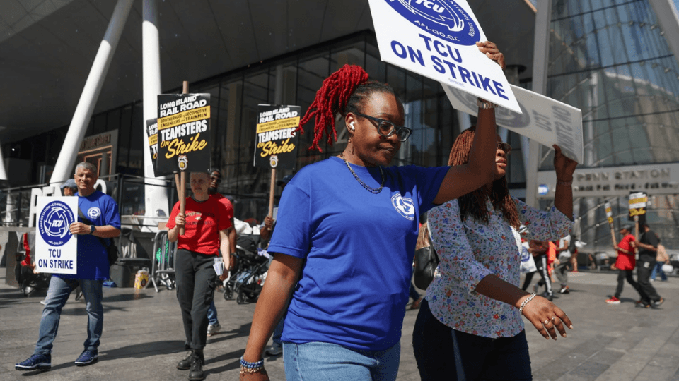 Image for article: Tentative 4-year pact ends 3-day Long Island Rail Road <b>strike</b> - People's World