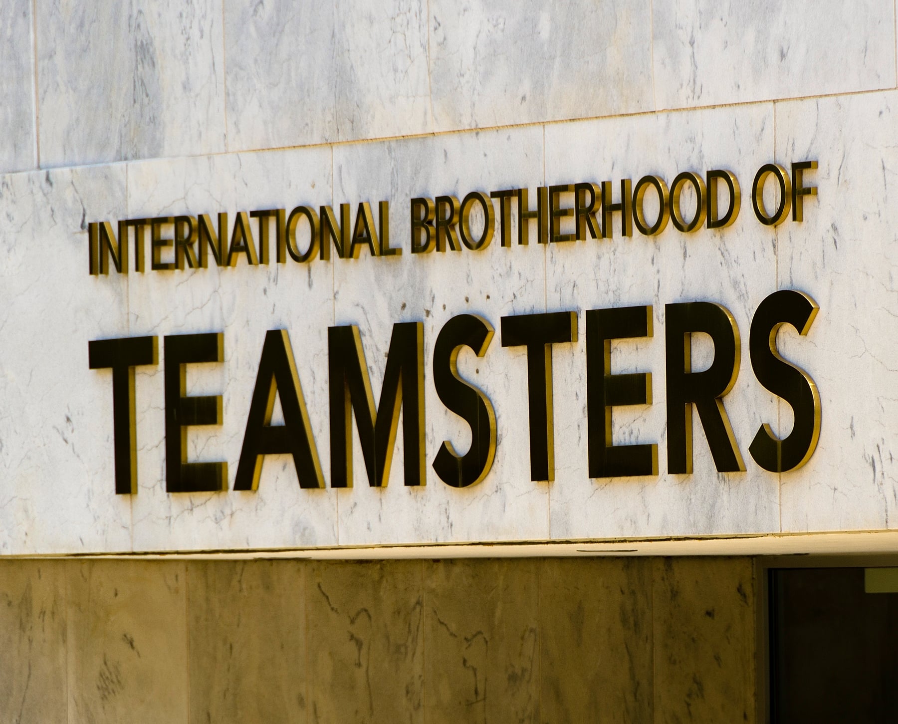 Image for article: Teamsters extend Breakthru picket lines throughout Missouri, Illinois - The Edwardsville Intelligencer