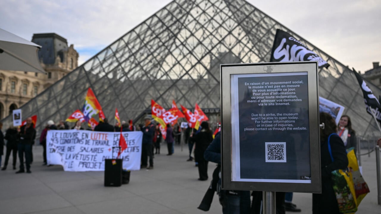 Image for article: Louvre partially reopens despite <b>staff</b> vote to carry on <b>strike</b> - RFI