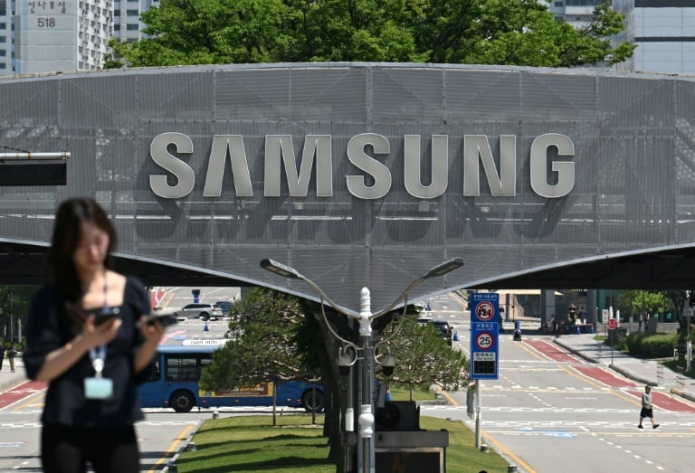 Image for article: Samsung <b>workers</b> wrap up vote on massive AI bonus deal - Yahoo Finance UK