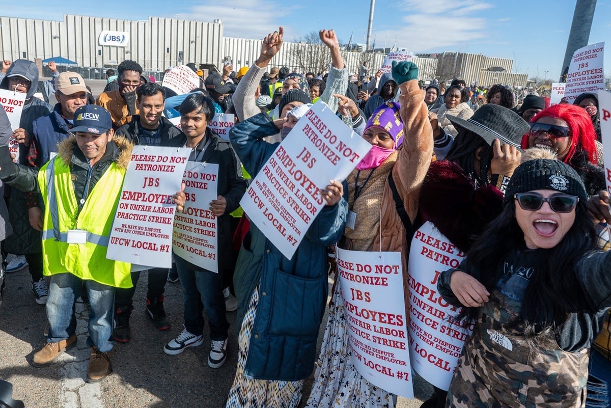 Image for article: Thousands of US meatpacking plant workers set to continue strike