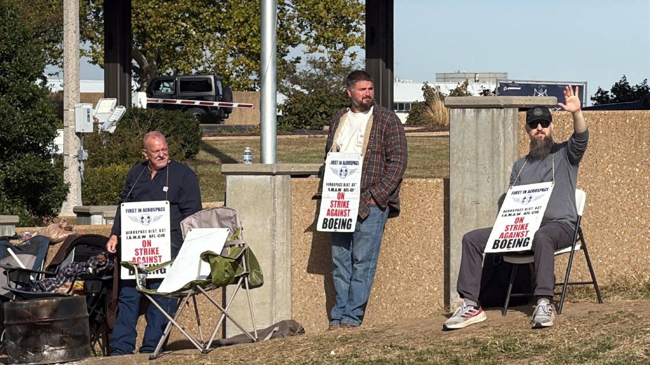 Image for article: Boeing offers more upfront incentives to end <b>strike</b> - Spectrum News