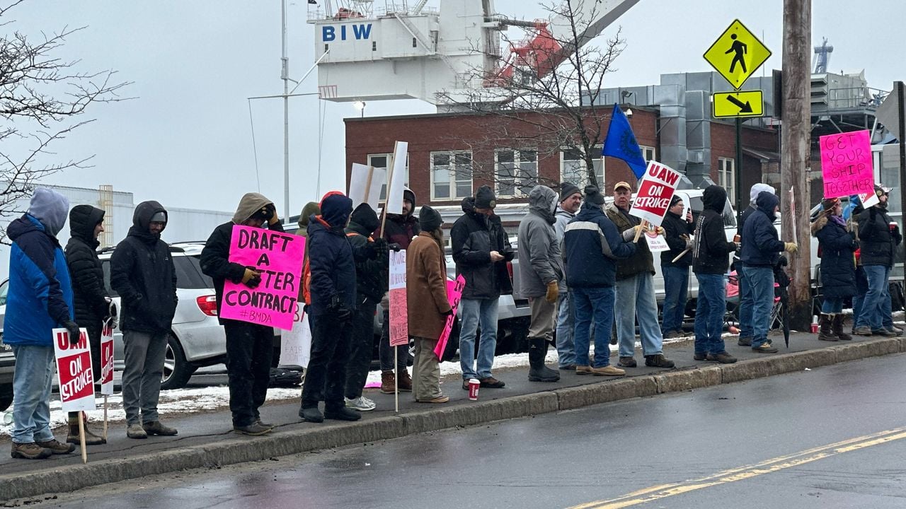 Image for article: Hundreds of Bath Iron Works <b>employees strike</b>, demand higher wages - Spectrum News
