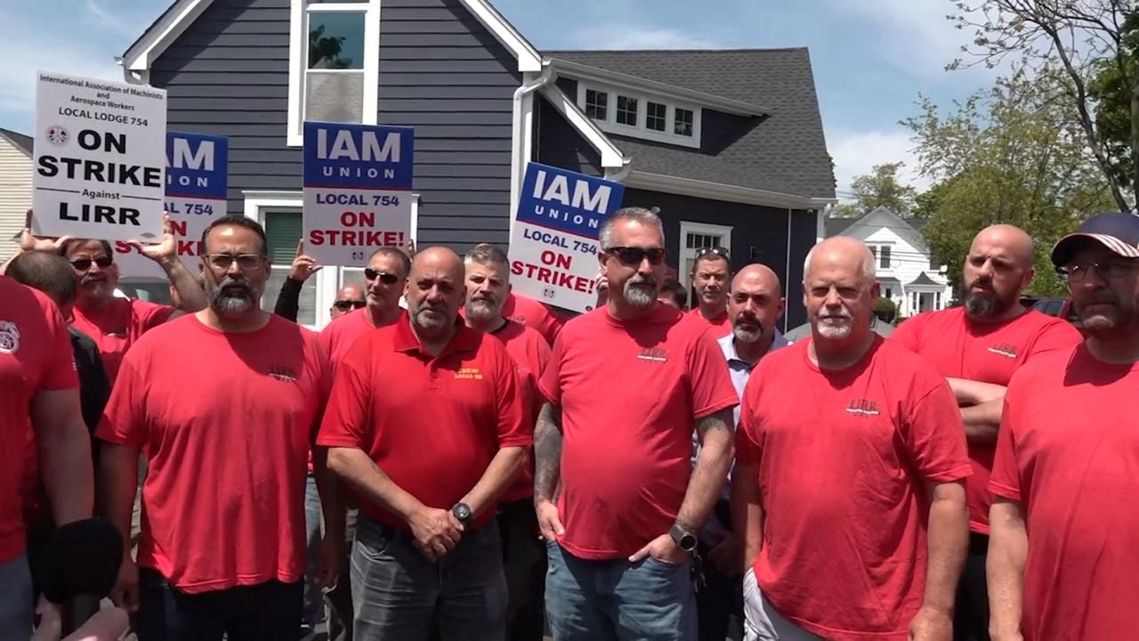 Image for article: MTA and LIRR <b>worker</b> unions continue negotiations ahead of <b>strike</b> deadline - NY1