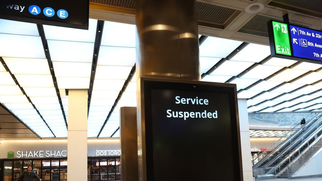 Image for article: Strike keeps LIRR shut a second day as Monday rush hour looms