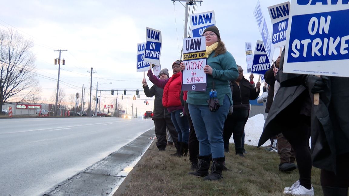 Image for article: Lorain County Jobs and Family Services <b>workers</b> go on <b>strike</b> - Spectrum News