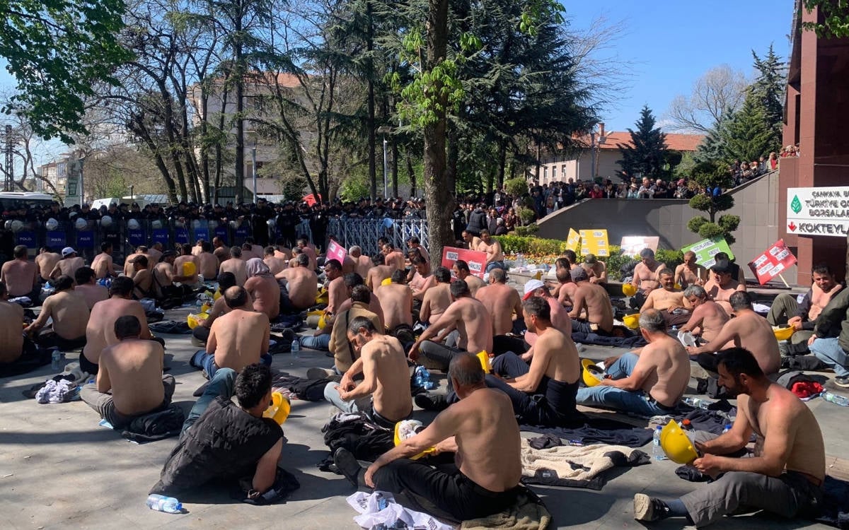Image for article: Miners end hunger strike in Ankara after ministries step in as guarantors