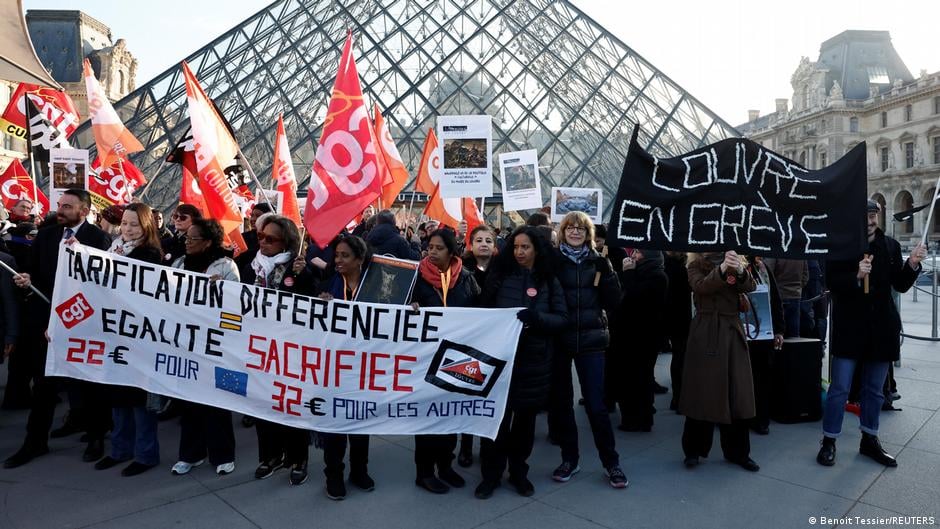 Image for article: Louvre partially back in action despite walkout