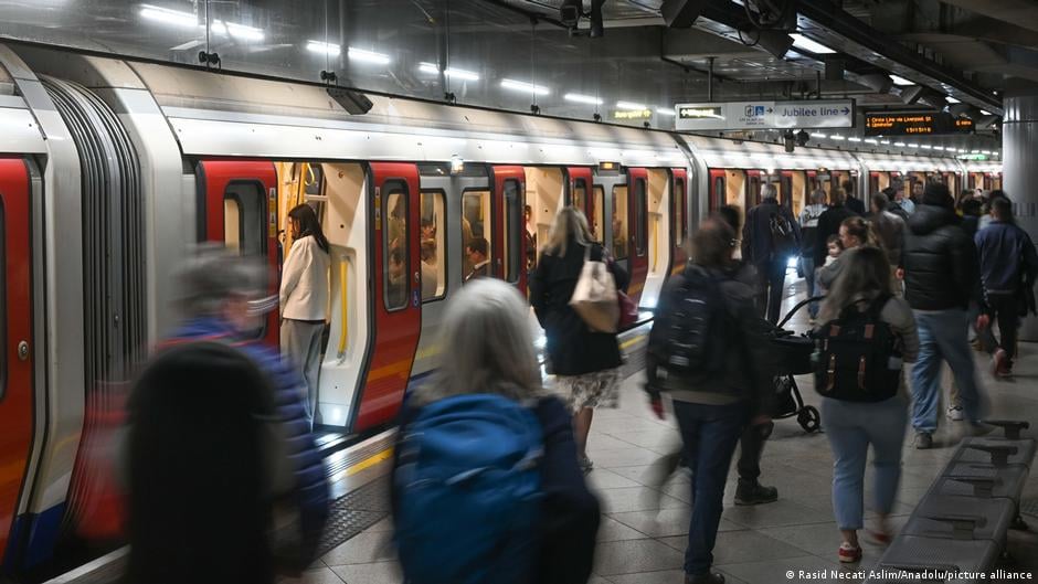 Image for article: London Tube <b>workers</b> go on two-day <b>strike</b> - DW News