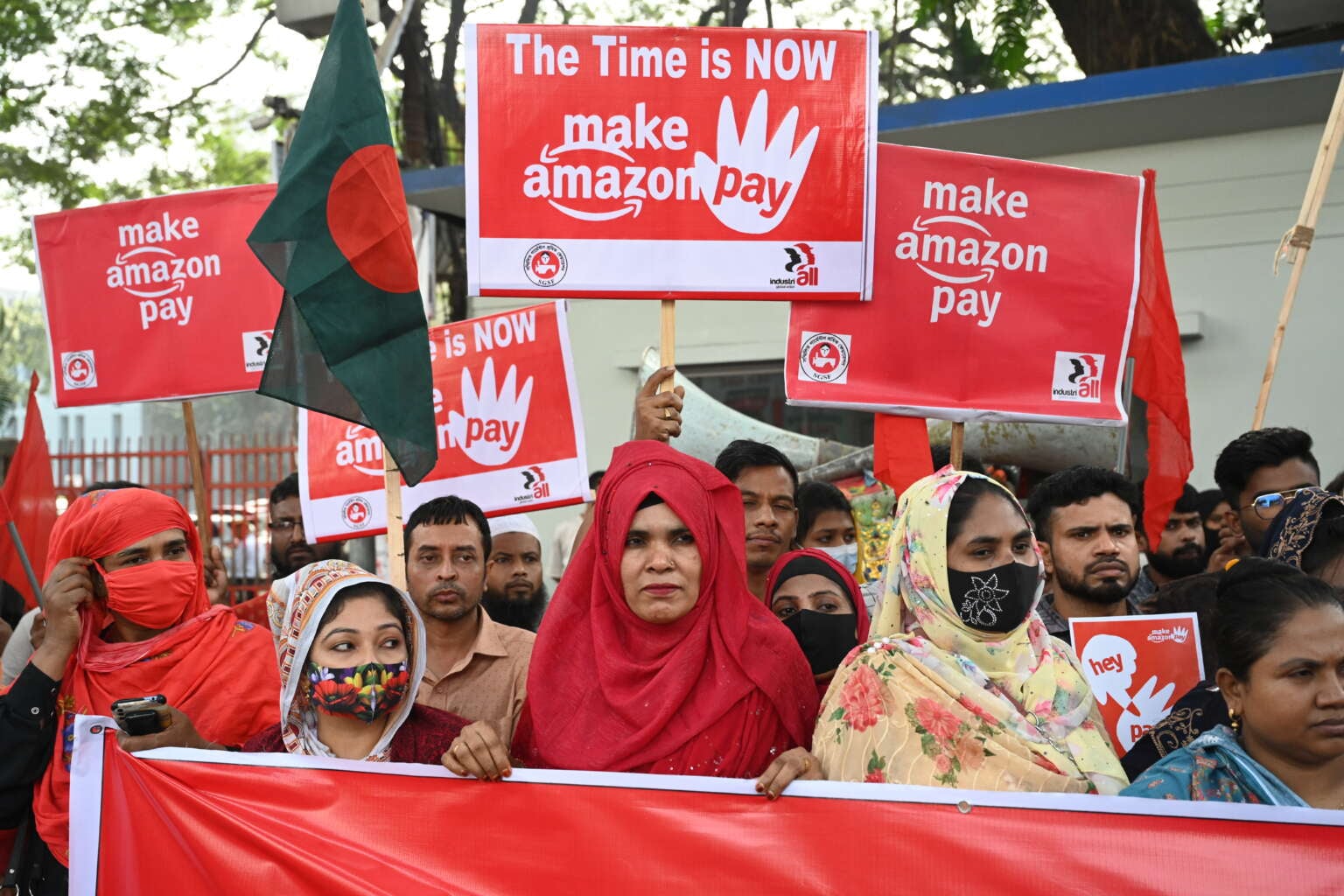 Image for article: Global Black Friday <b>Strikes</b> Resist Amazon's Assault on <b>Workers</b> | Truthout