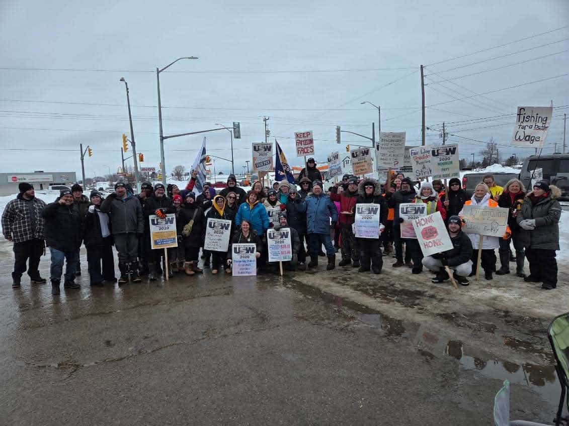 Image for article: Alouette bus drivers stand strong – One month on the line and still fighting