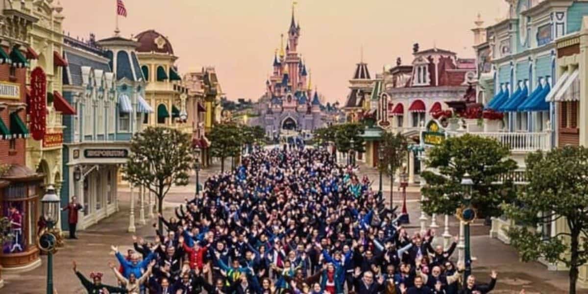 Image for article: Children’s Dream Vacation Destroyed: Disneyland Paris Workers Dump Trash Across Park Entrance