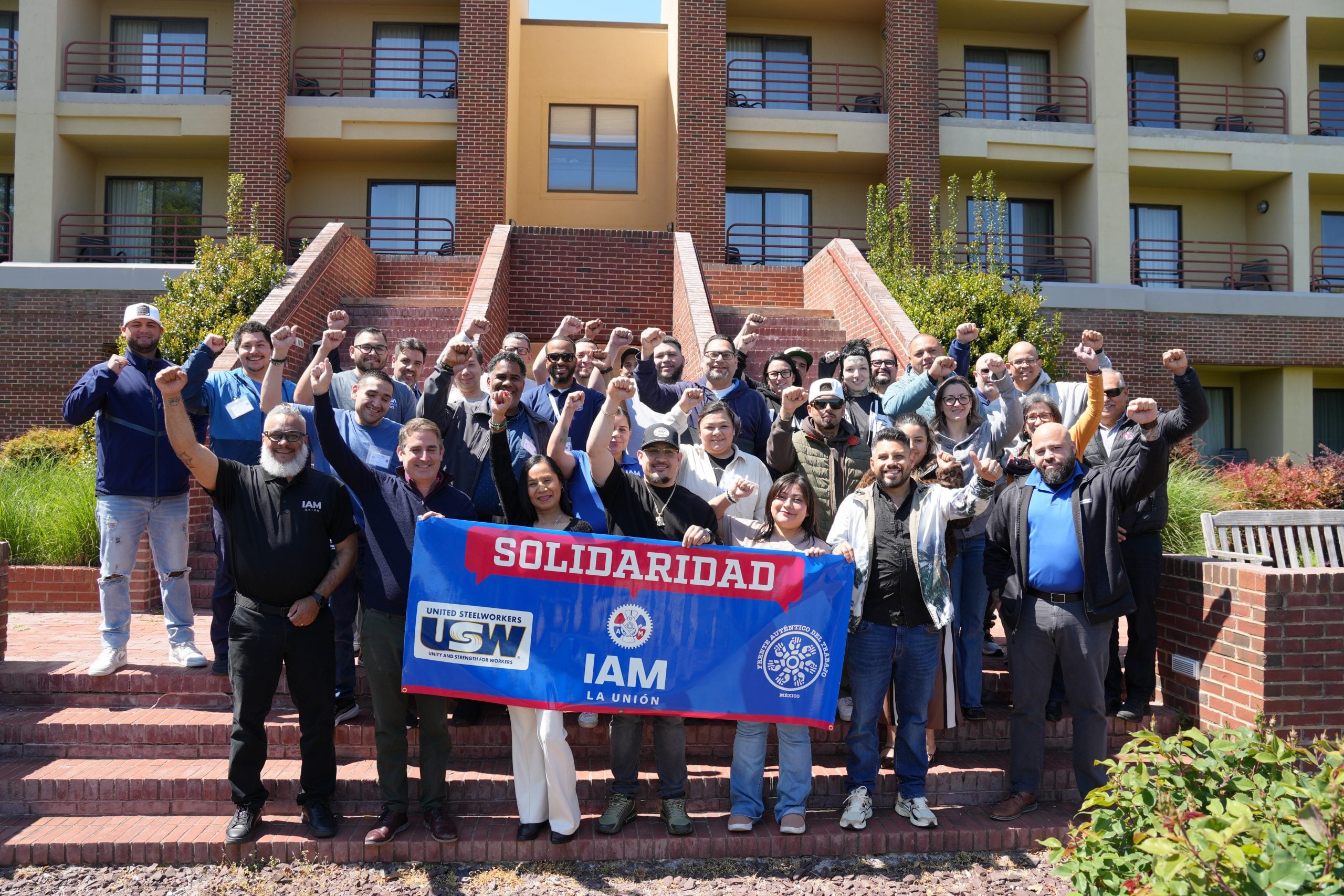 Image for article: IAM Union, Steelworkers Stand in Solidarity with Eaton Workers in Aguascalientes, Mexico