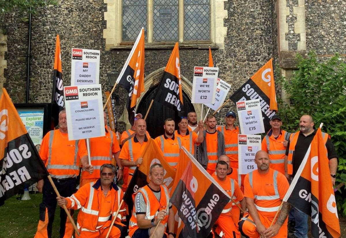 Image for article: Bin <b>workers</b> in Dartford to vote on <b>strike</b> after rejected pay offer from FCC Environment