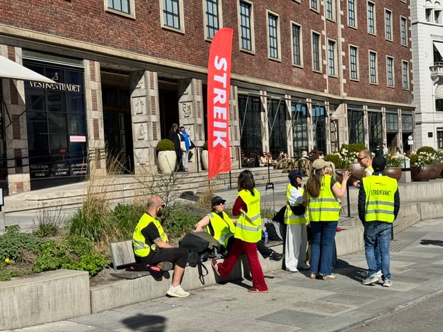 Image for article: Hotel and restaurant strike drags on
